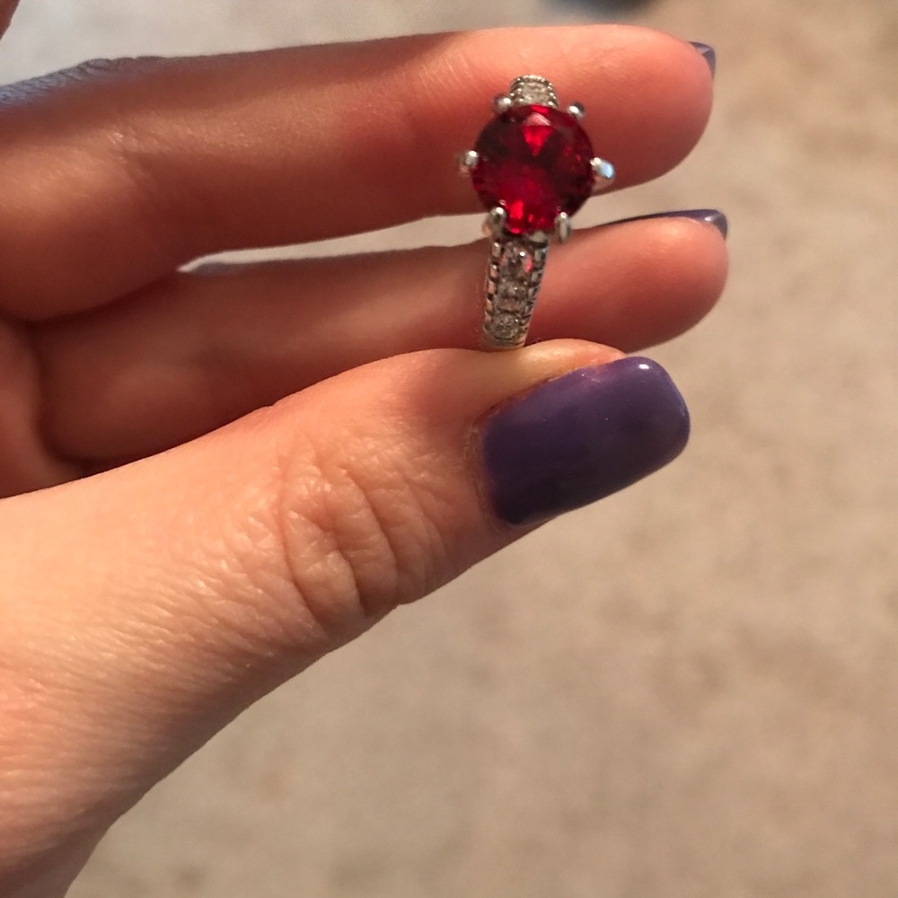Ruby red ring - Picture 2 of 5